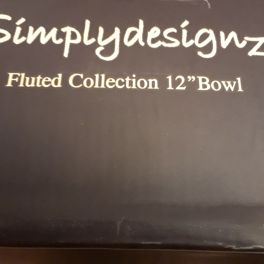 Perfect  attractive  bowl in amber color. Gorgeous Easter addition